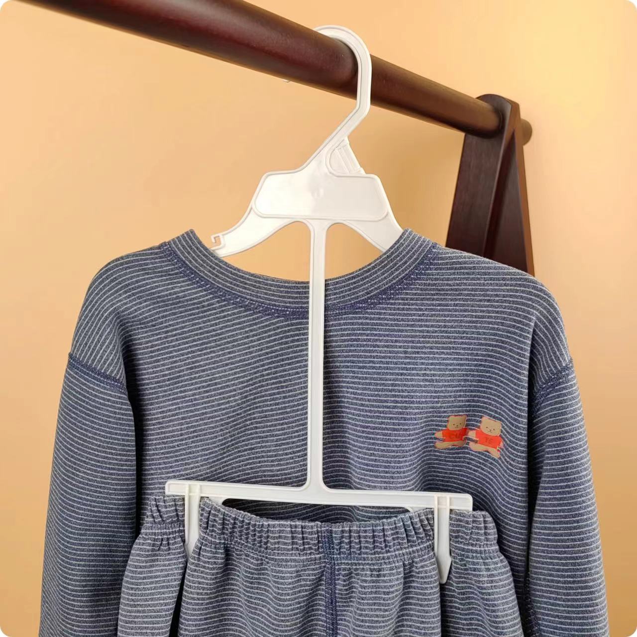 Baby Clothing Display Stand - 10 adet çocuk Plastik Takım Elbise