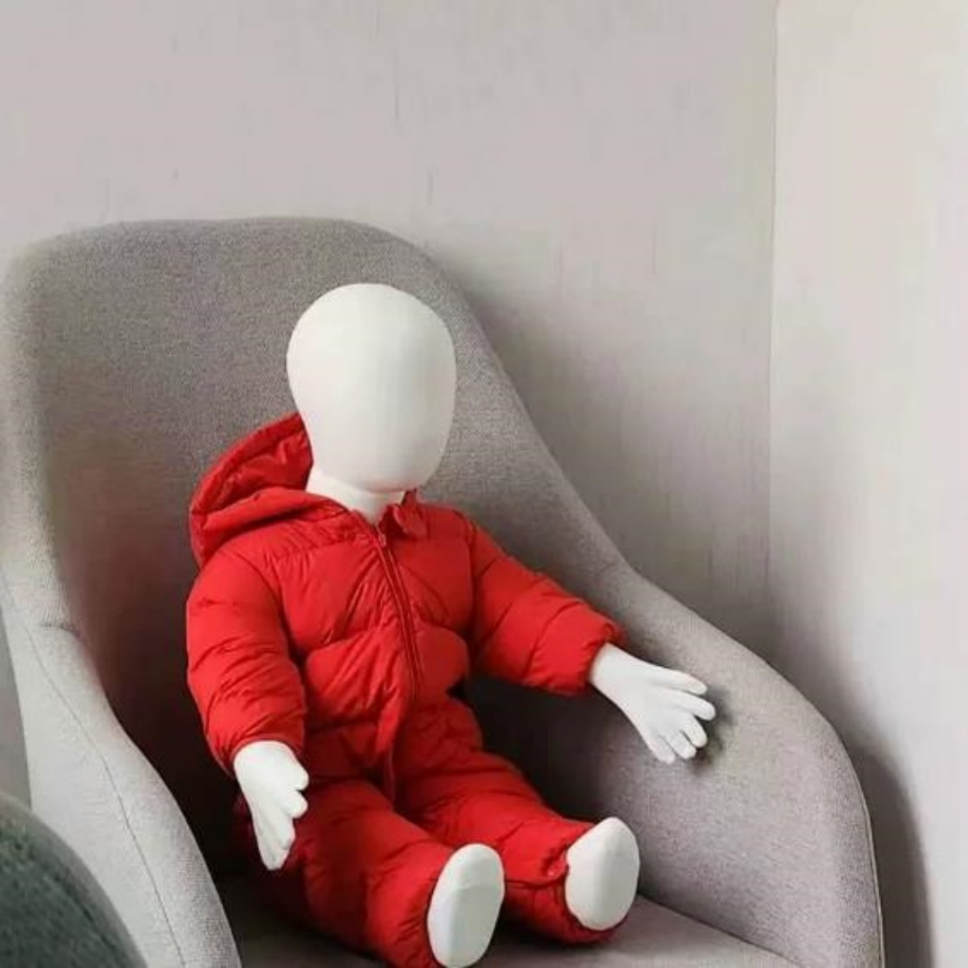 Baby Clothing Display Stand - 1-4 Yaş Oturan Bebek Tam Boy